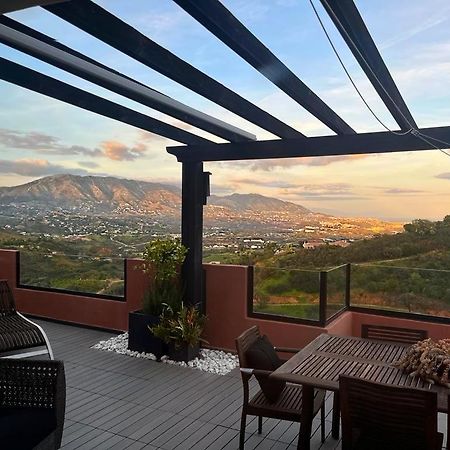 Bright Apartment In The Hills Of Elviria Малага Экстерьер фото