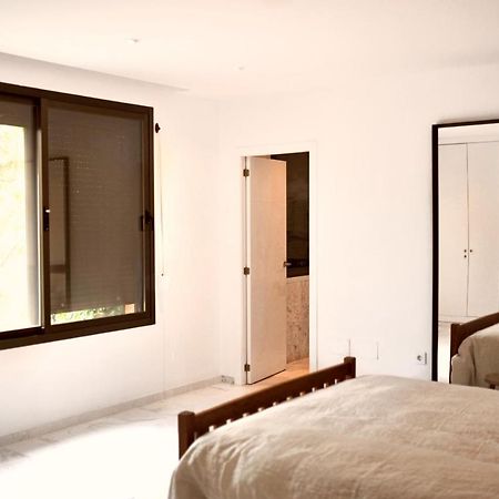 Bright Apartment In The Hills Of Elviria Малага Экстерьер фото