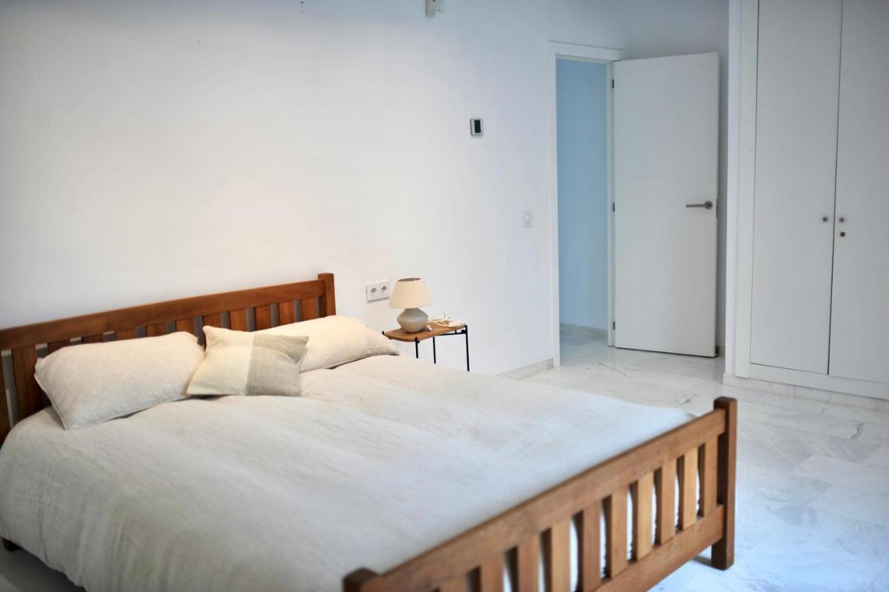 Bright Apartment In The Hills Of Elviria Малага Экстерьер фото