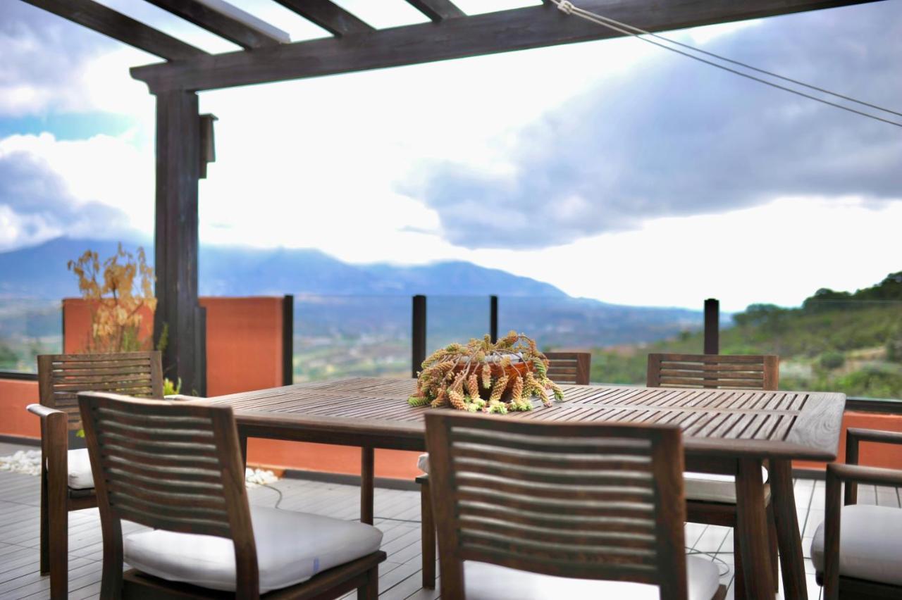 Bright Apartment In The Hills Of Elviria Малага Экстерьер фото