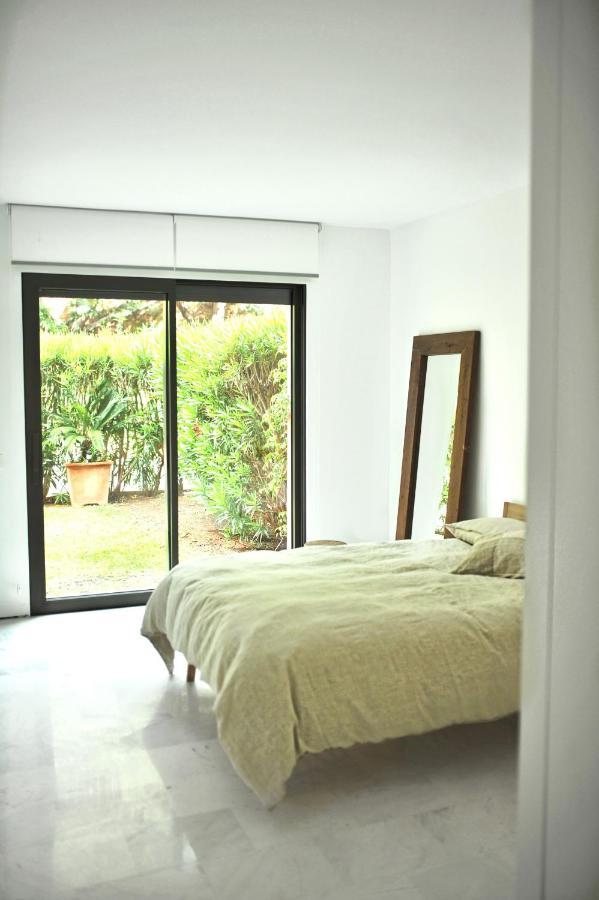 Bright Apartment In The Hills Of Elviria Малага Экстерьер фото